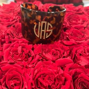 Tortoise shell cuff bracelet - V A S